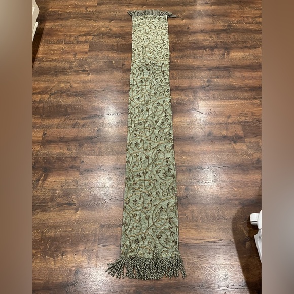 Reversible Table Runner - Picture 4 of 6